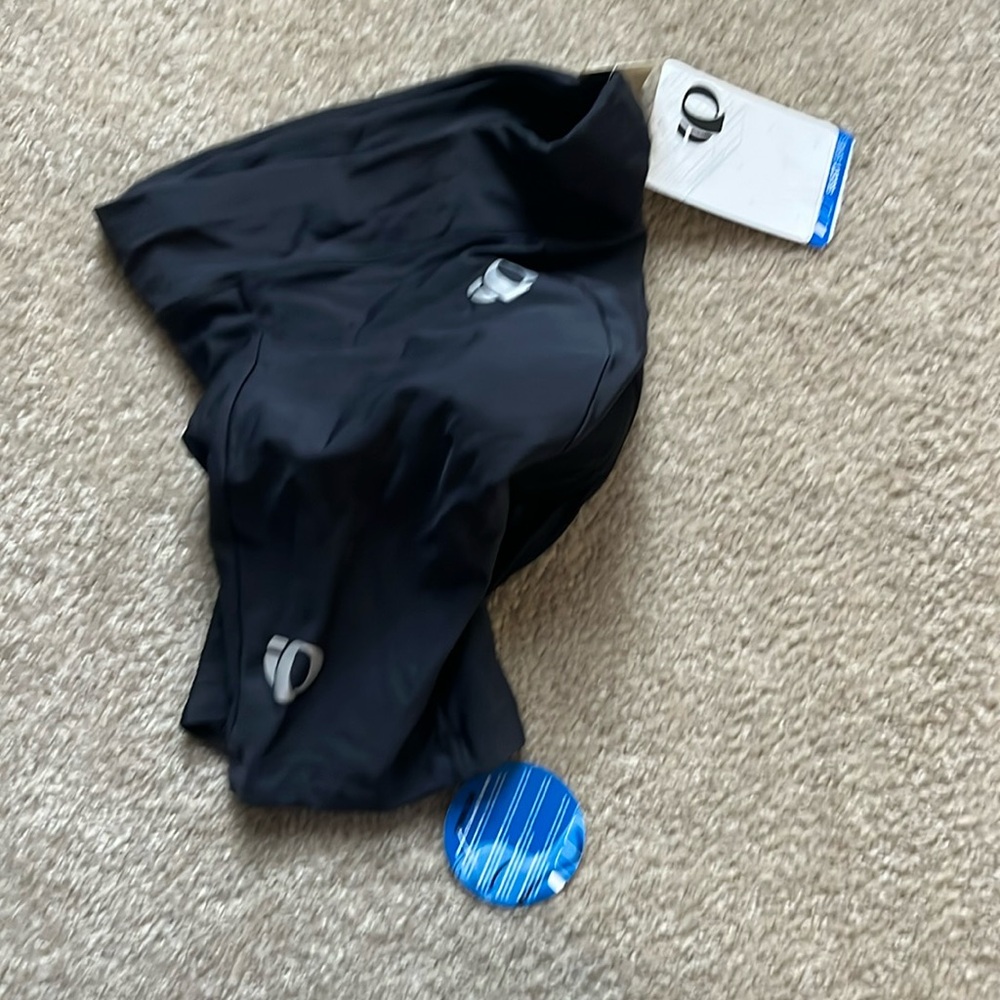 Women’s pearl izumi cycling shorts, size medium, NWT